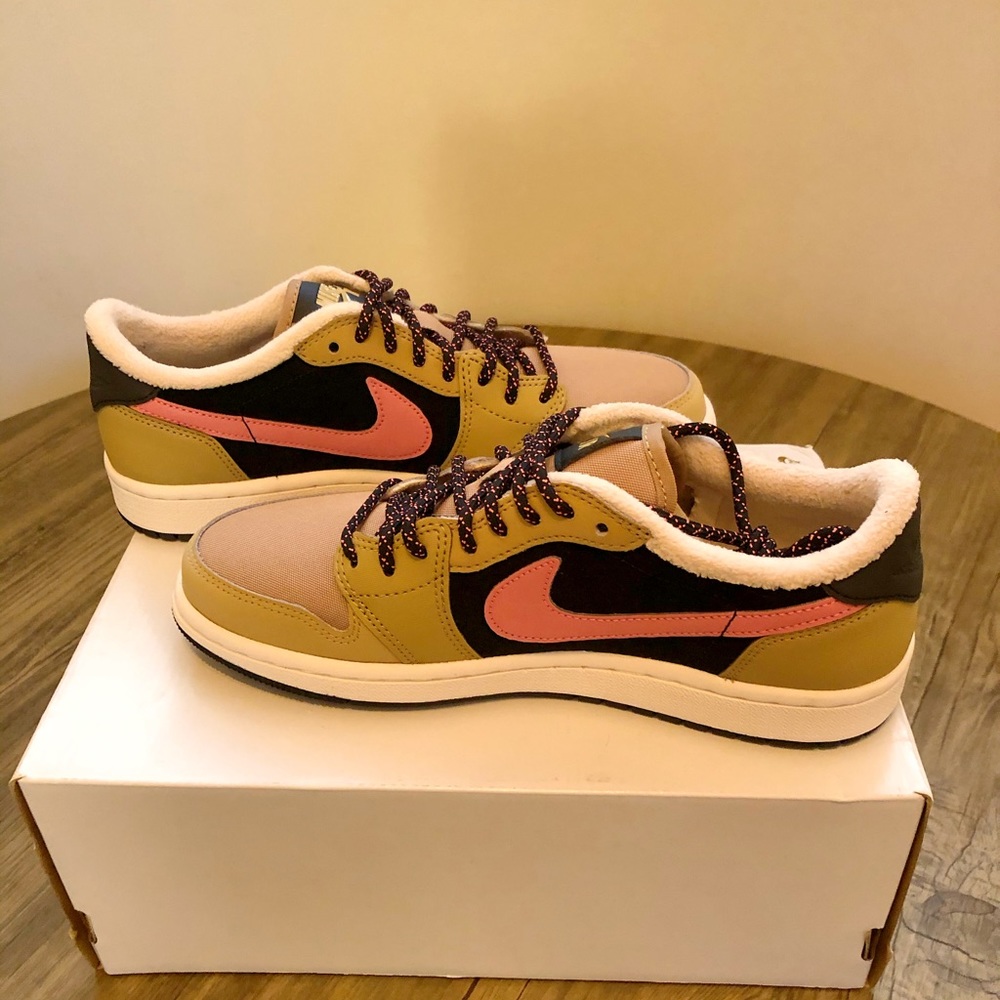 NEW - women’s Air Jordan 1 Retro Low OV - Picture 3 of 6